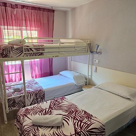 Hostal La Cabana Salou Bagian luar foto