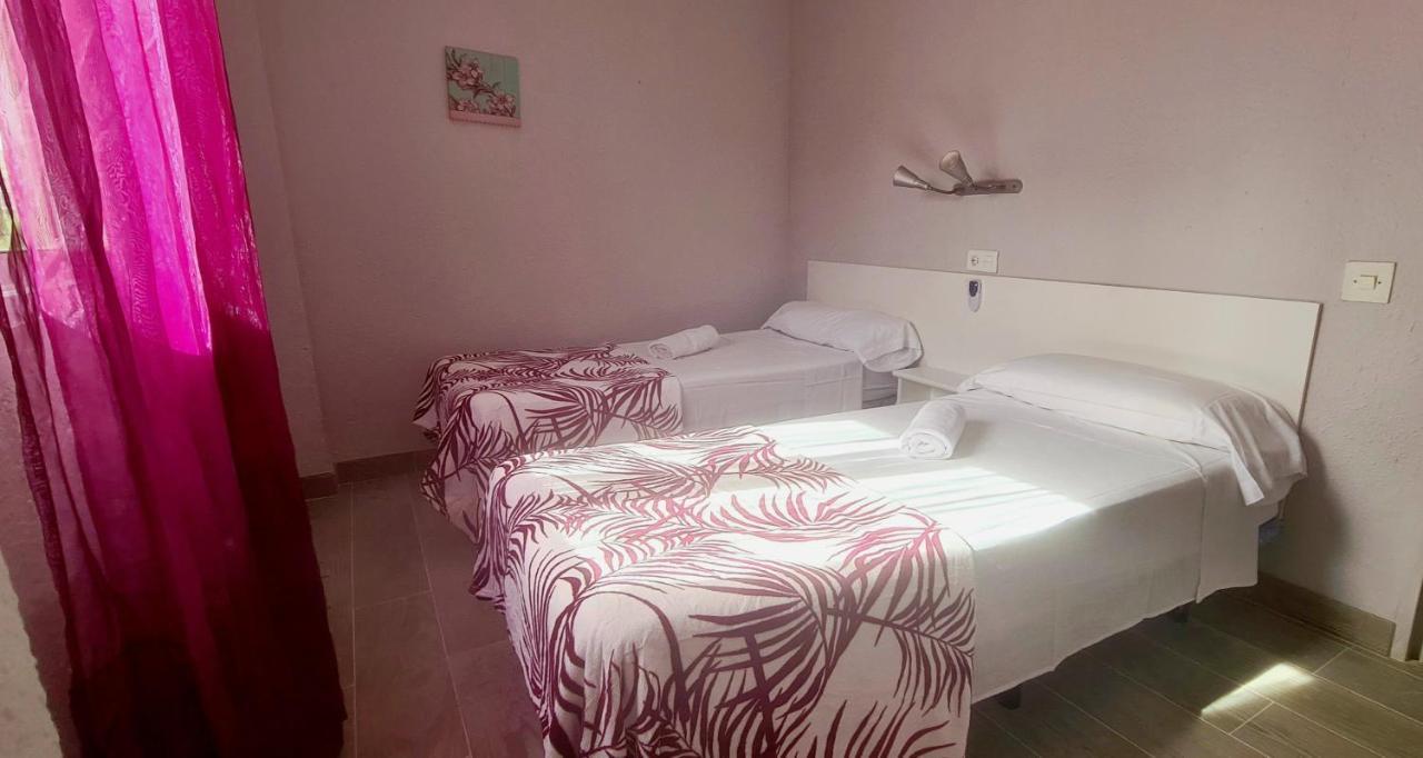 Hostal La Cabana Salou Bagian luar foto