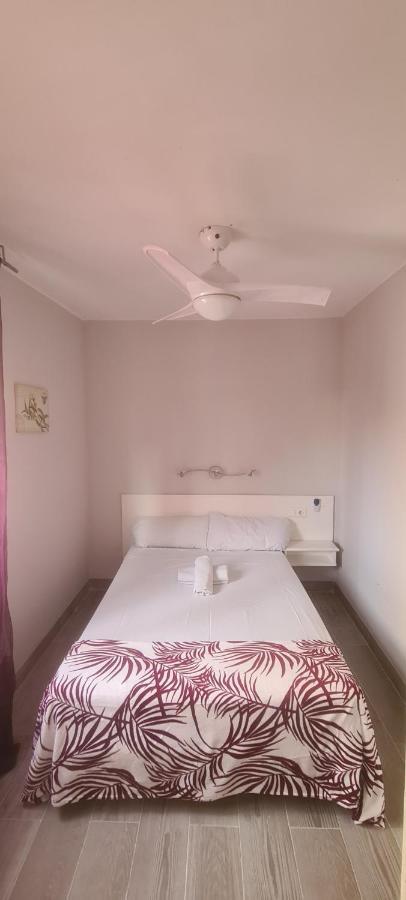 Hostal La Cabana Salou Bagian luar foto