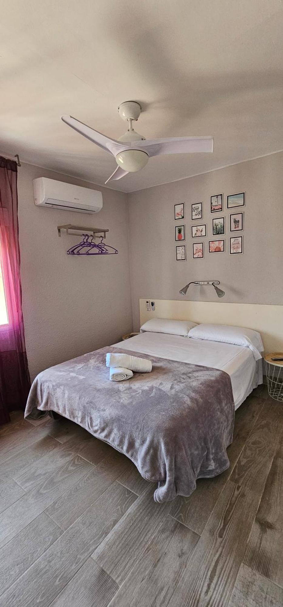 Hostal La Cabana Salou Bagian luar foto