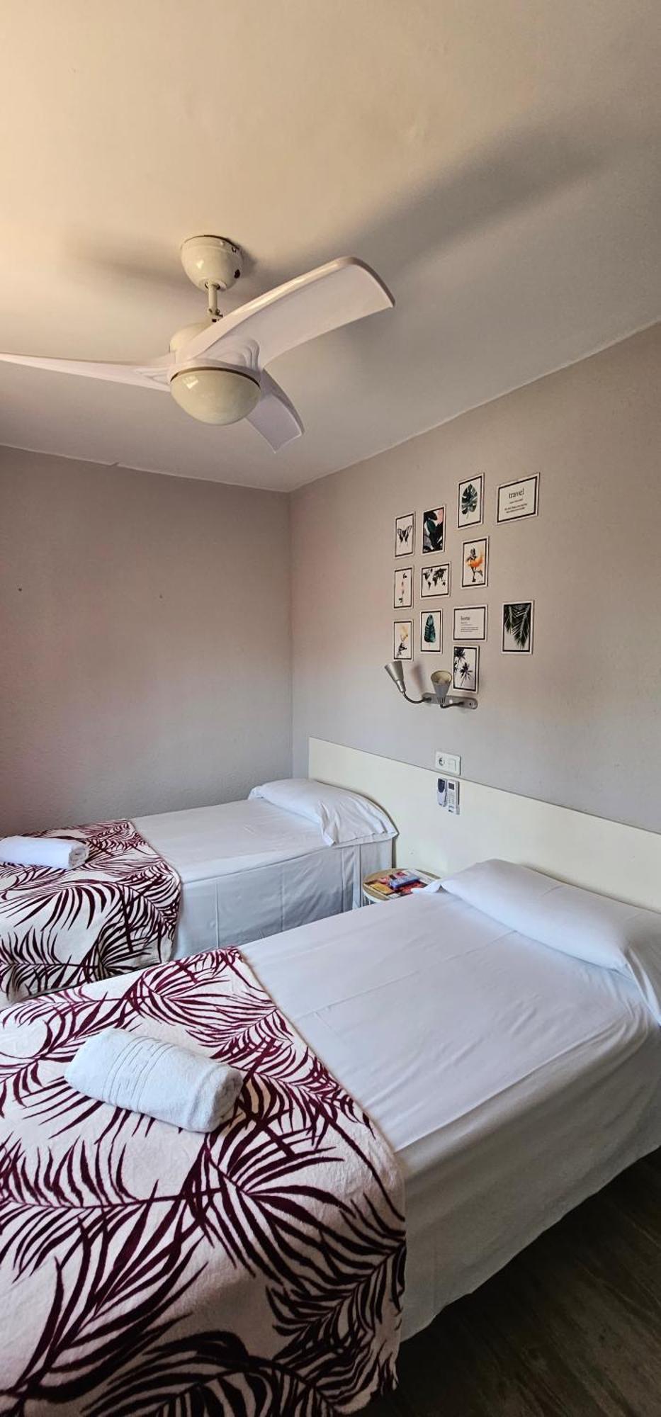 Hostal La Cabana Salou Bagian luar foto
