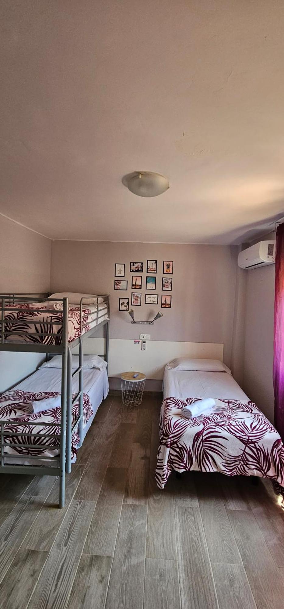 Hostal La Cabana Salou Bagian luar foto