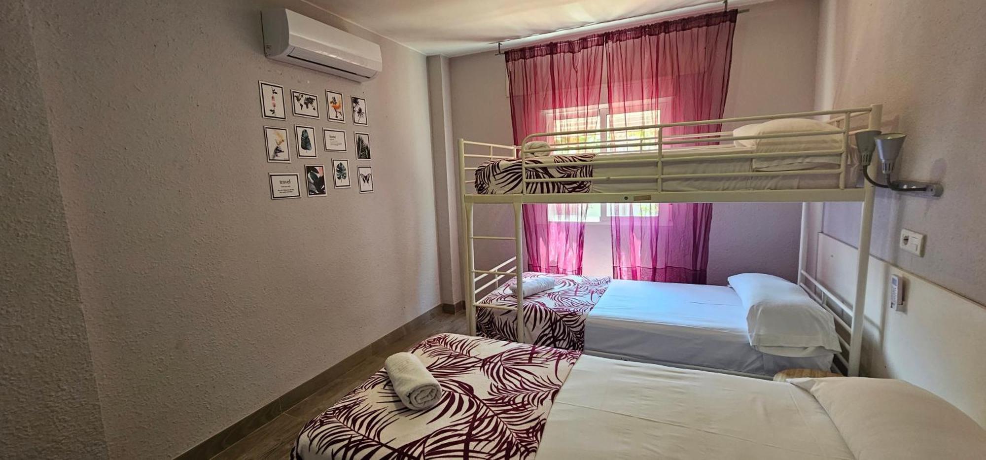 Hostal La Cabana Salou Bagian luar foto