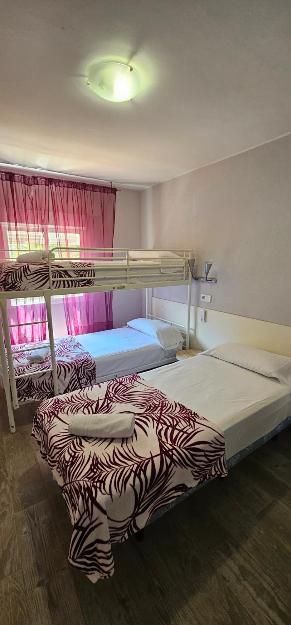 Hostal La Cabana Salou Bagian luar foto