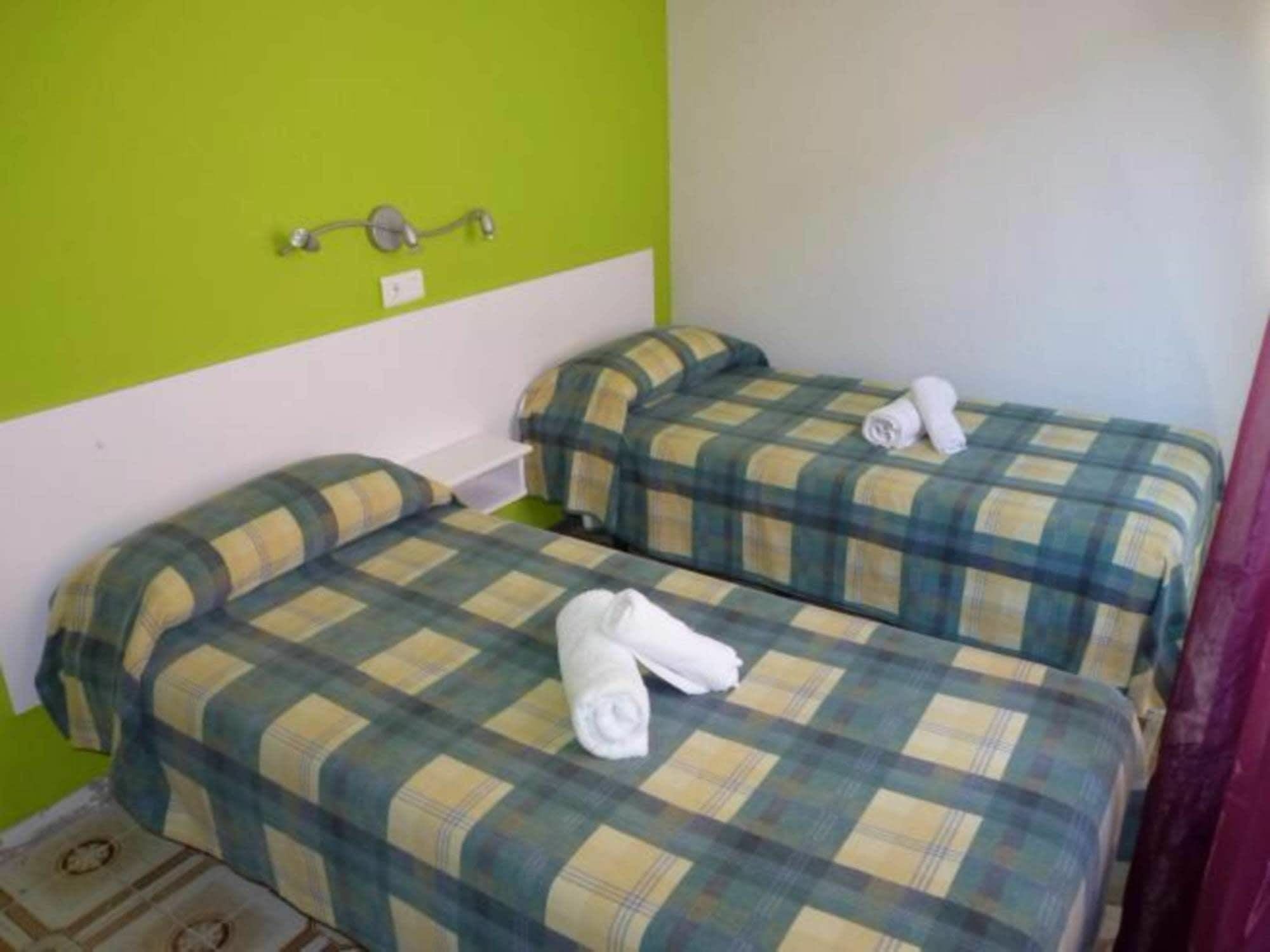 Hostal La Cabana Salou Bagian luar foto