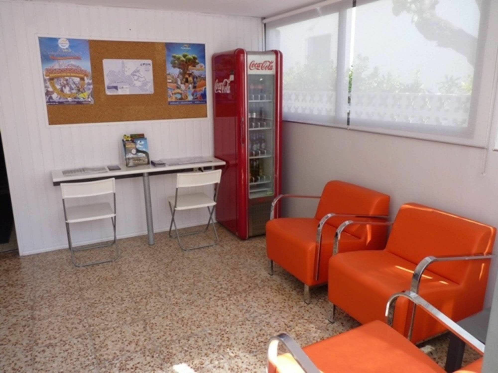Hostal La Cabana Salou Bagian luar foto